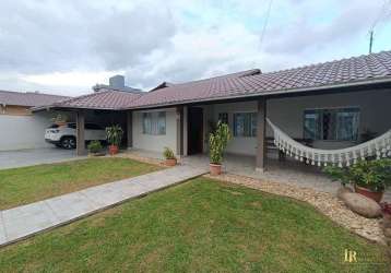 Ampla casa com área de festa e espaço para piscina no jaraguá esquerdo!