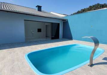 Linda casa com área de lazer e piscina!