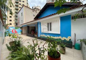 Casa isolada com edícula a 200 metros da praia