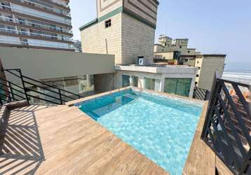 Cobertura penthouse reformada com piscina vista mar