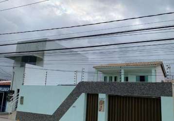 Casa com piscina à venda na coroa do meio. 3 suítes. 2 salas locadas.