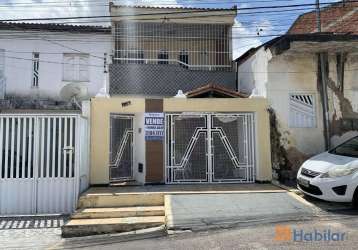 Casa à venda com 02 pavimentos, próx. à igreja dos capuchinhos.  bairro novo paraíso. aracaju.