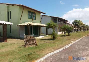 Casa à venda em condomínio fechado, pé na areia, entre as praias do abaís e do saco.