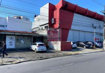 Prédio comercial na avenida agamenon magalhães