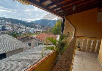 Linda casa bairro quisisana com área gourmet e terreno grande