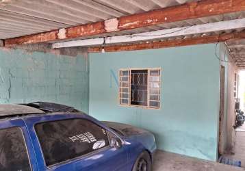 Casa com lavanderia e quintal nos fundos - próximos de comércios - oportunidade  no bairro santa maria