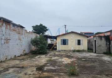 Casa com um quintal amplo no fundo e 5 vagas de garagem - jardim imperial