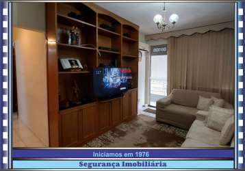 Apartamento sala 2 quartos, enaltecendo sua excelente localização