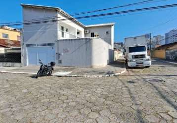 Lindo sobrado com piscina e a 300 metros da praia 