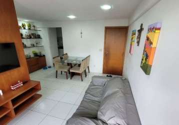 Apartamento com 3 quartos sendo 1 suíte, em casa amarela.