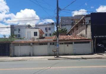 Casa com 5 quartos sendo 3 suítes, no janga.