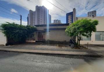 Casa comercial à venda muito bem localizada na av santos dumont.