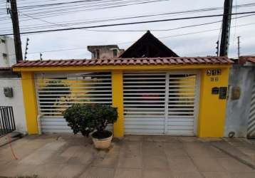 Casa à venda com 3 quartos sendo 1 suíte, em pau amarelo.