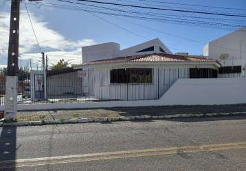 Casa comercial em ponta negra, esquina, excelente localização