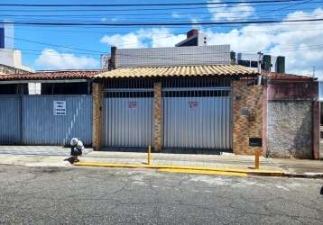 Casa em barro vermelho, próximo da av. jaguarari