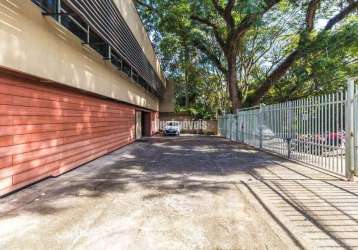 Prédio comercial e 4 banheiros à venda, 396 m²