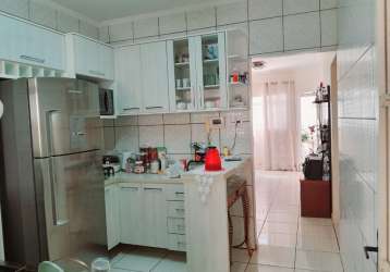 Casa de 250 m² com 3 dormitórios (1 suíte), 2 banheiros, sala, cozinha planejada e garagem  2 carros  bairro ipiranga