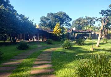 Chácara em condomínio hípica, ribeirão preto, 1960m², lazer completo, 4 quartos e piscina.