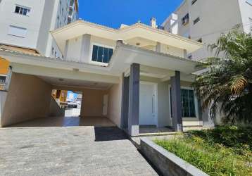 Casa com 4 quartos à venda na rua bolonha, 130, pagani, palhoça, 242 m2 por r$ 1.200.000