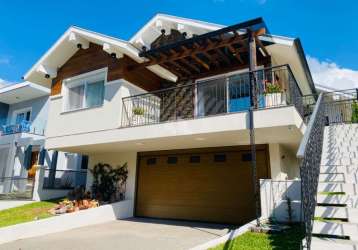 Casa alto padrão, totalmente mobiliada e equipada na serra gaúcha