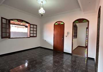 Linda casa com piscina