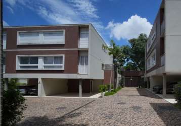 Casa triplex em condomínio fechado no morumbi com 334 m2 de área privativa