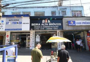 Conjunto comercial com 3 salões comerciais e 5 salas no primeiro andar