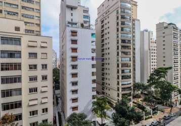 Apartamento 235m², 03 dormitórios (sendo suítes), 04 vagas na garagem e 03 vagas na garagem.