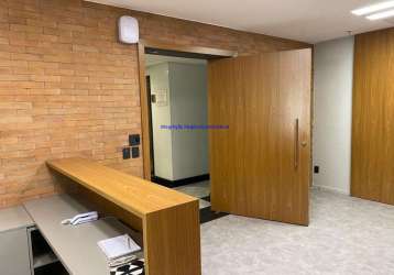 Conjunto comercial 202m², 03 banheiros e 06 vagas na garagem.  condomínio recepção e segurança 24hrs.  excelente localização