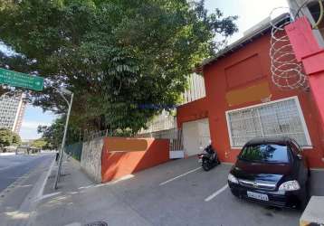 Casa comercial 300m², 06 salas, 03 banheiros e 08 vagas na garagem;  terreo: 03 salas , cozinha, 01 banheiro, 01 lavabo e quarto de empregada;