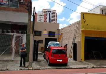 Galpão 200m², 01 banheiro e 02 vagas na garagem.  excelente localização entre as ruas amaro guerra, américo brasiliense e pedroso de camargo;