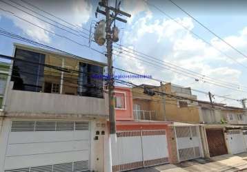 Casa 125m², 02 dormitórios (sendo 01 suíte), 02 banheiros e 02 vagas na garagem.  excelente localização á 7 minutos andando para a estação do metrô