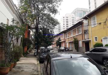 Imóvel com 120m² total, com 04 salas, 02 banheiros e excelente jardim nos fundos.   em uma vila no bairro do higienópolis