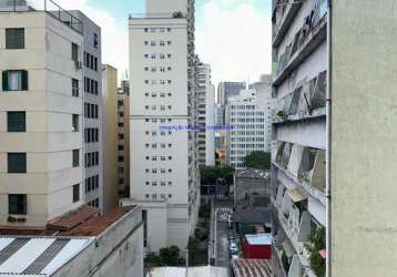 Apartamento studio 32m², 01 dormitório e 01 banheiro.  condomínio com segurança e portaria.  excelente localização