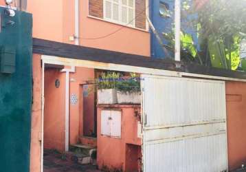 Sobrado 177m², 04 dormitórios (sendo 01 suíte), 03 banheiros e 02 vagas na garagem.  excelente localização entre as ruas dona helena de salles gusmão,