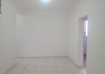 Sala comercial para locação na vila romana