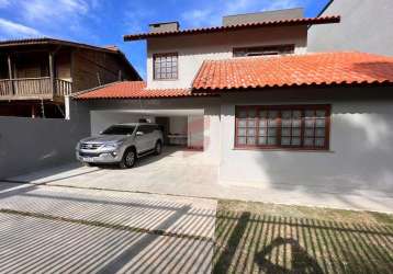 Casa com 4 quartos à venda na rua jacarezinho, 776, pineville, pinhais, 180 m2 por r$ 1.500.000