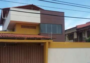 Casa com energia solar e piscina