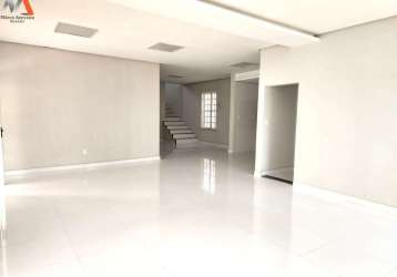 Casa em vila com 03 suites! 380m²