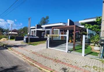 Casa 2 dormitórios, 2 banheiros, aceita pet, financia