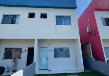 Linda casa no residencial ipe, 2 quartos, quintal e garagem para 2 carros