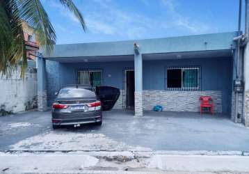 Linda casa térrea na orla do maçarico e frente à estátua do peixe-corvina, com 10x20 metros - salinópolis–pa.