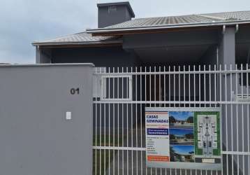 Linda casa a poucos metros da praia no itacolomi