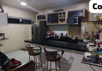 Vendo linda casa de 2 q, com fino acabamento e 2 pontos comerciais