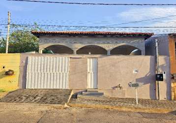 Linda casa a venda 3 quartos 1 suíte bairro praeiro - cuiabá - mt