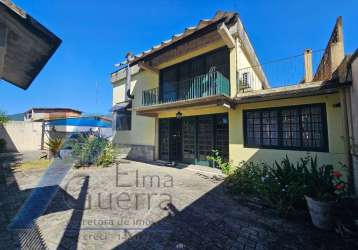 Ubatuba, centro - casa com 5 quartos, sendo 3 suítes