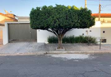 Casa deliciosa e arejada com quintal espaçoso