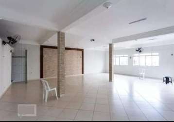 Sala comercial 237m² com quatro banheiros e 2 pisos para locação