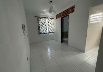 Vende-se kitnet no bairro canto do forte em praia grande/sp