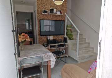 Vende casa de condomínio a 200m da praia no bairro maracanã em praia grande/sp